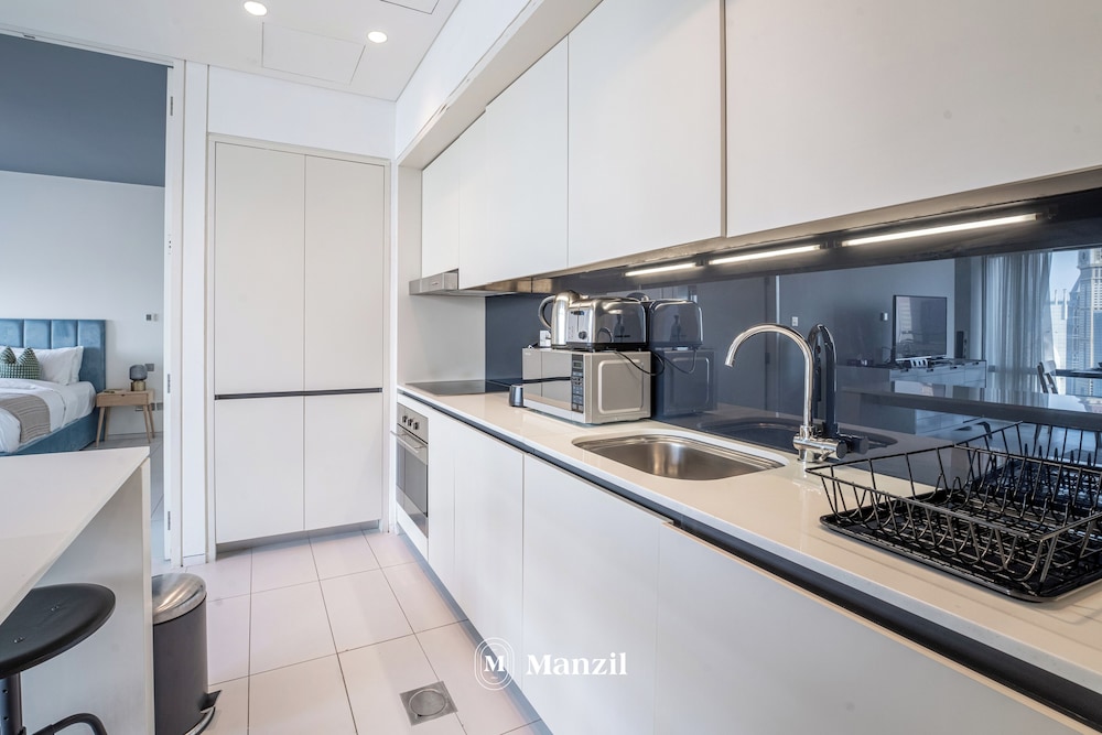 Manzil-1BR Apartment with Skyline Views