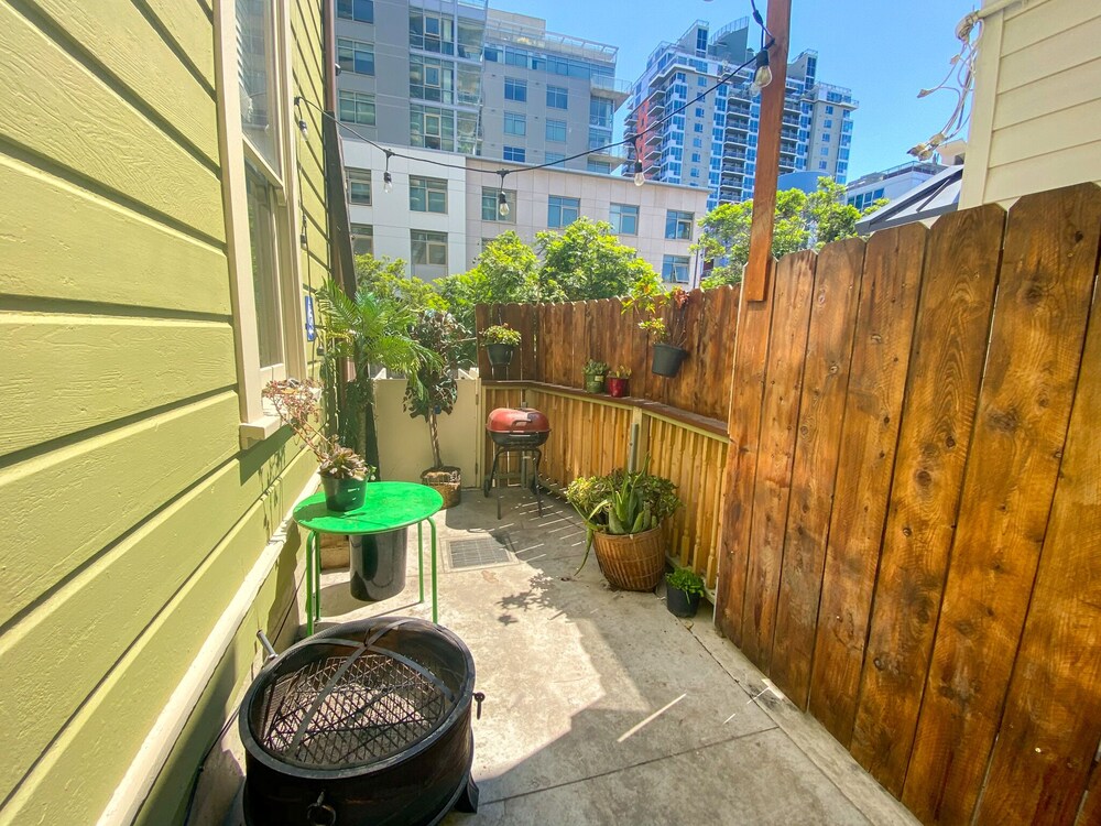 International Travelers House Hostel \- Downtown San Diego Little Italy.