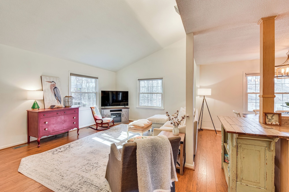 Lakefront Gem w/ Games in Westminster!