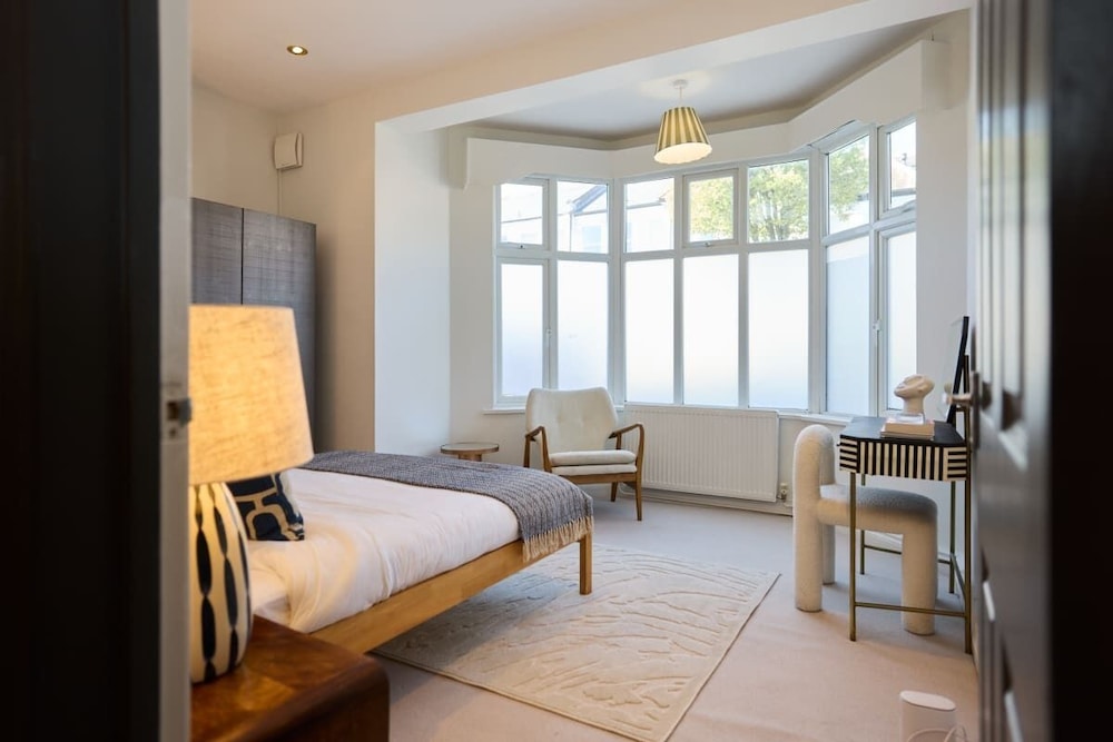 East Finchley Retreat 2BR Ground Floor Flat With Terraces