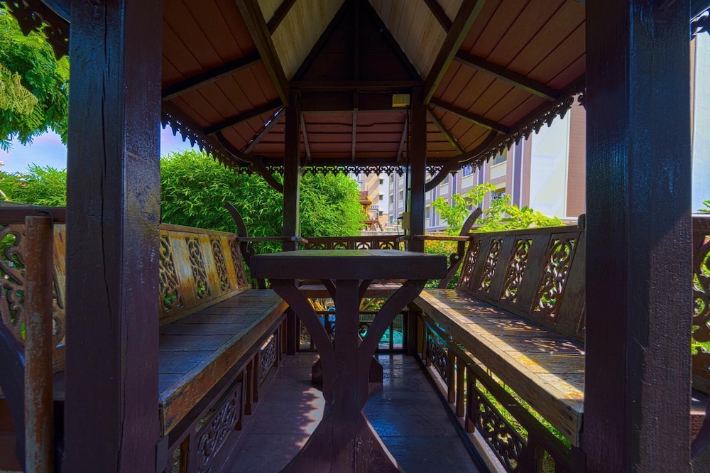 Fantastic Resort Near Town Location BS88