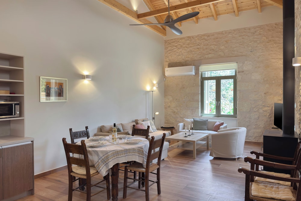 Lithos Residence