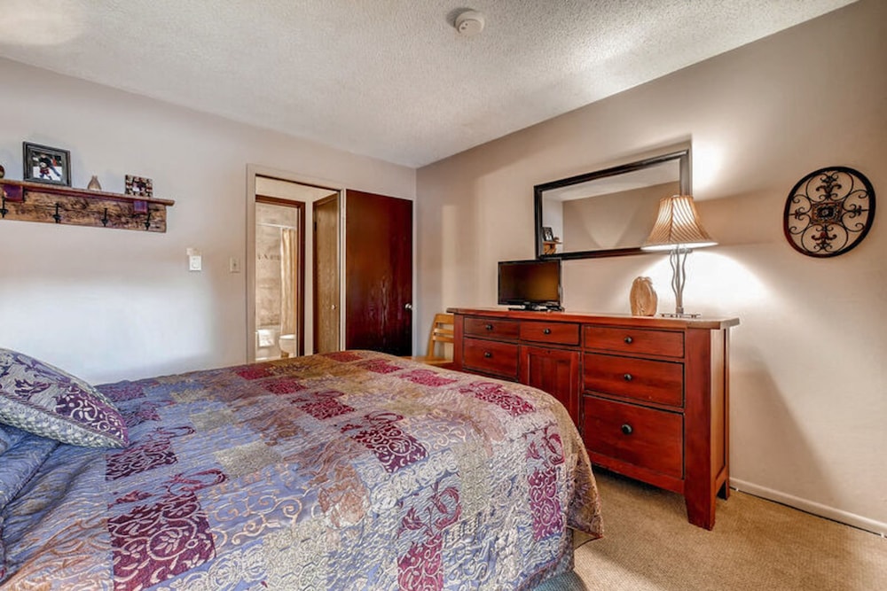 Ski Inn Condos view 5