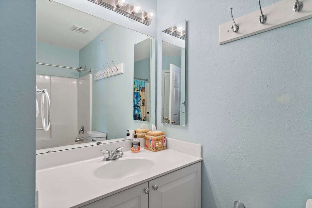 Creekside Getaway Stay for 8