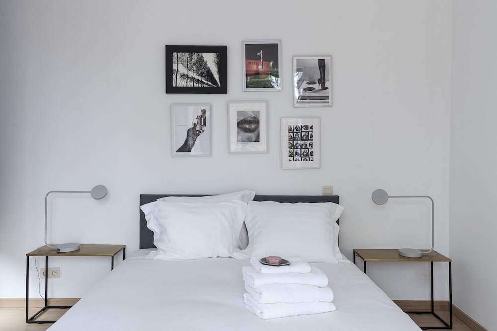 Unit 1 - Stylish Smart Home with Private Parking view 5