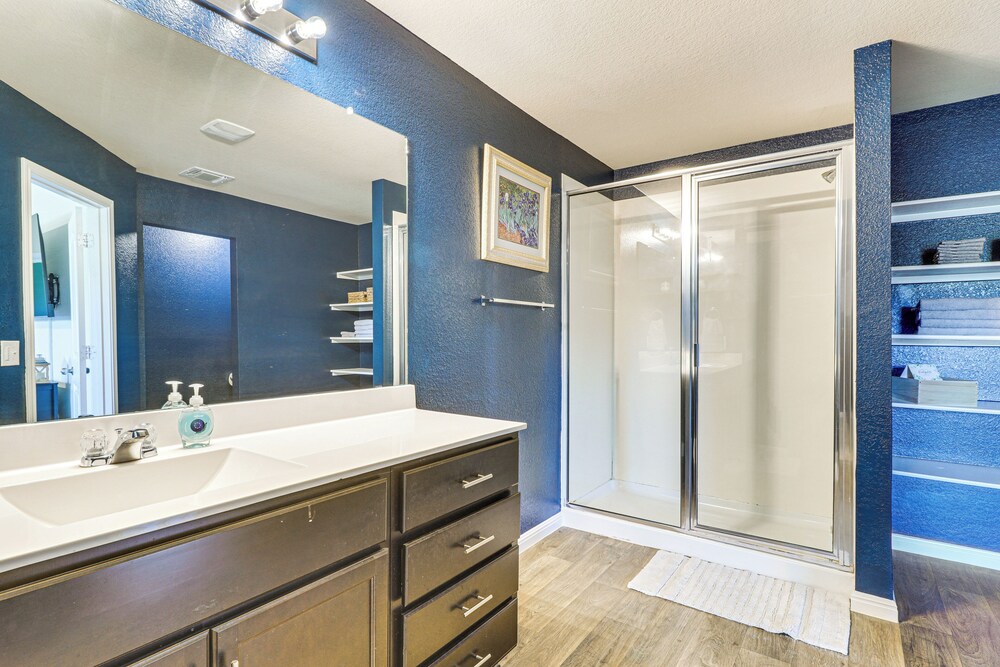 Shop, Dine & Unwind: Pet-friendly Home in Austin!