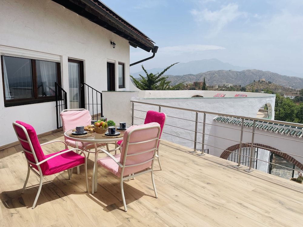 Casa Rural Comares con Piscina Privada by At Home