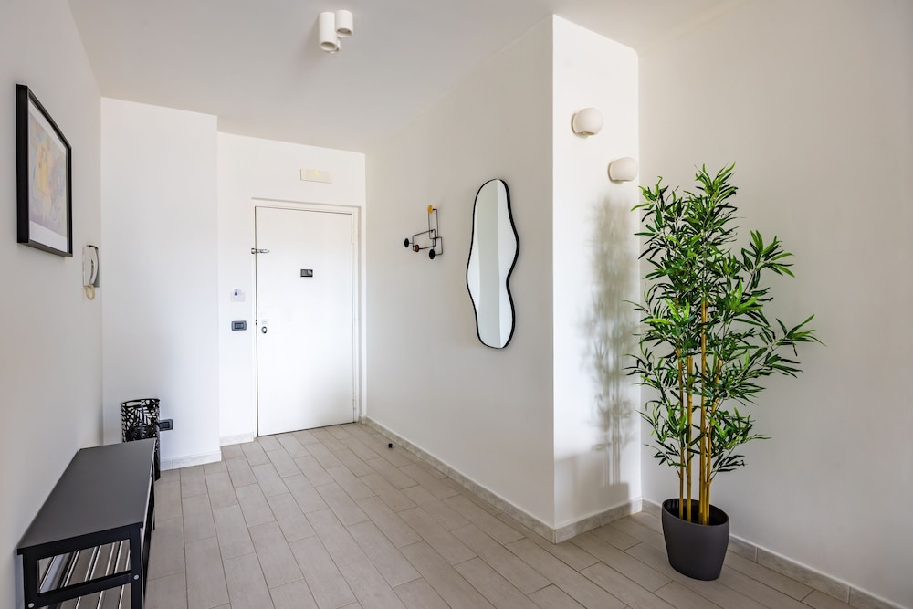 Casa Kenzo With Parking by Napoliapartments