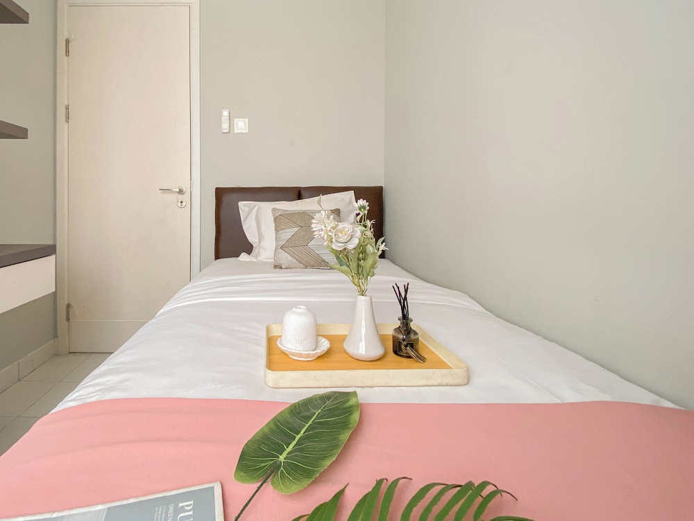 Homey And Modern 2Br At Patraland Urbano Apartment