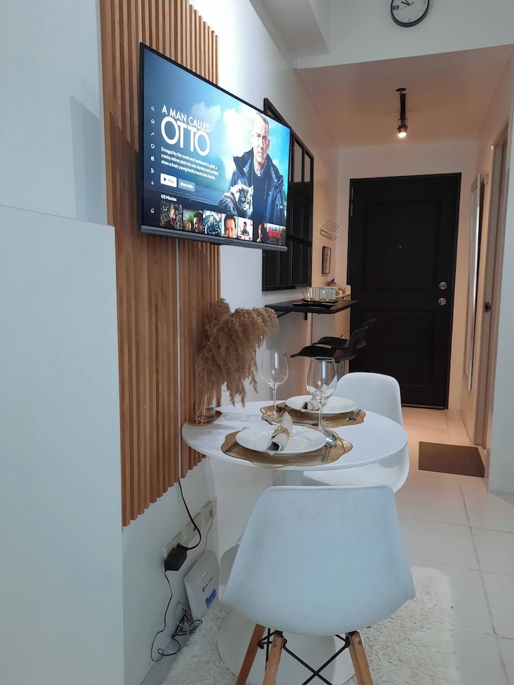 Stylish Condo at Mezza 1 With Fast Wifi & Netflix