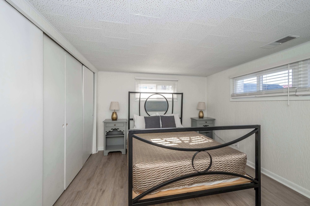 The Grand Elm Suites Sleeps 10