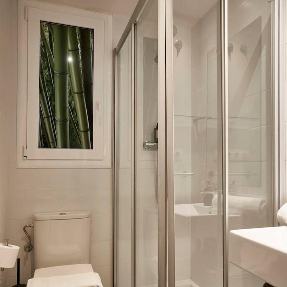 Charming Modern Apt in Trendy Gracia 5PP by Myrentalhost