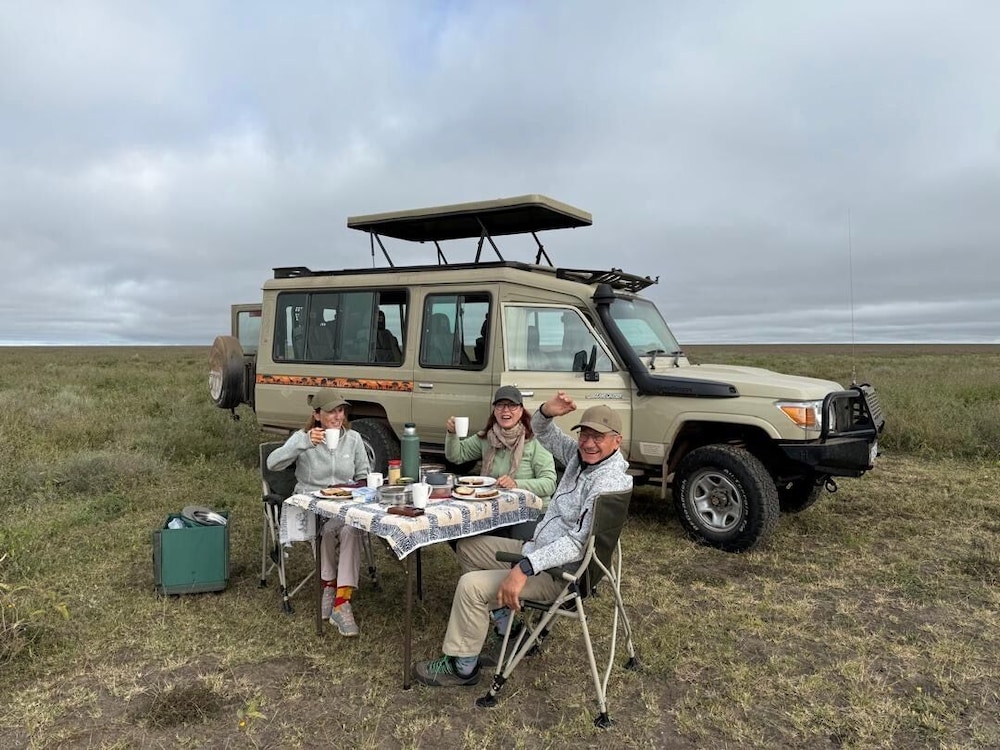 Moyoni Africa Lodge & Tours