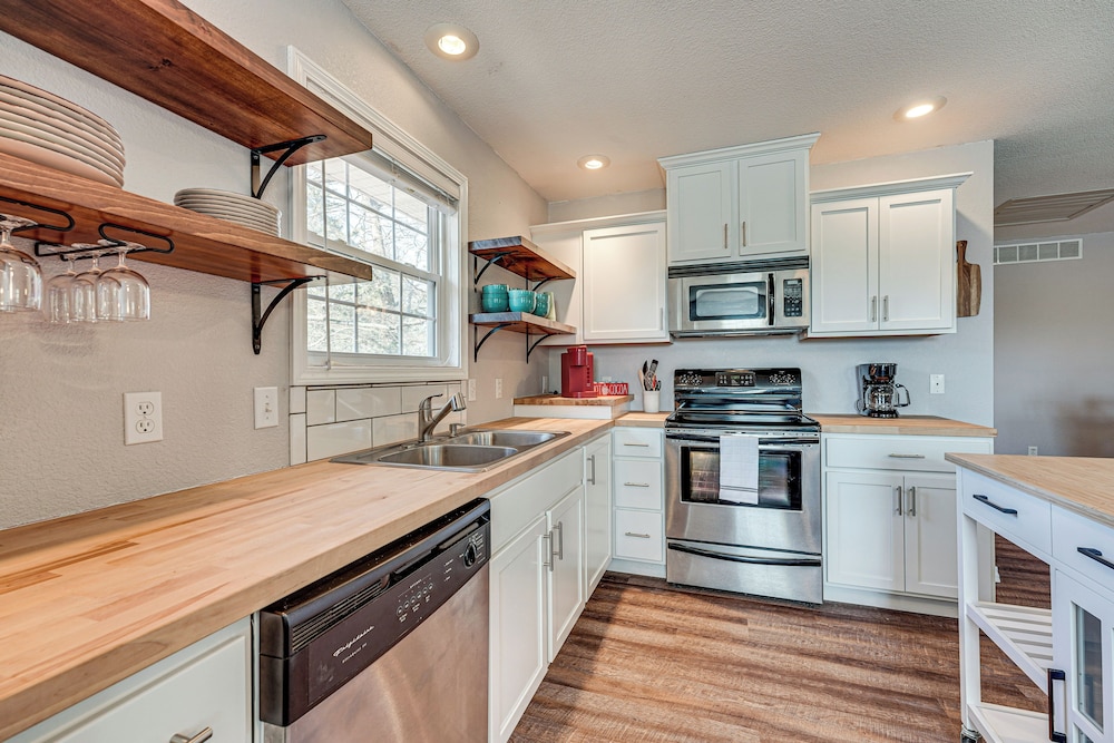 Branson Area Home < 1 Mi to Table Rock Lake!