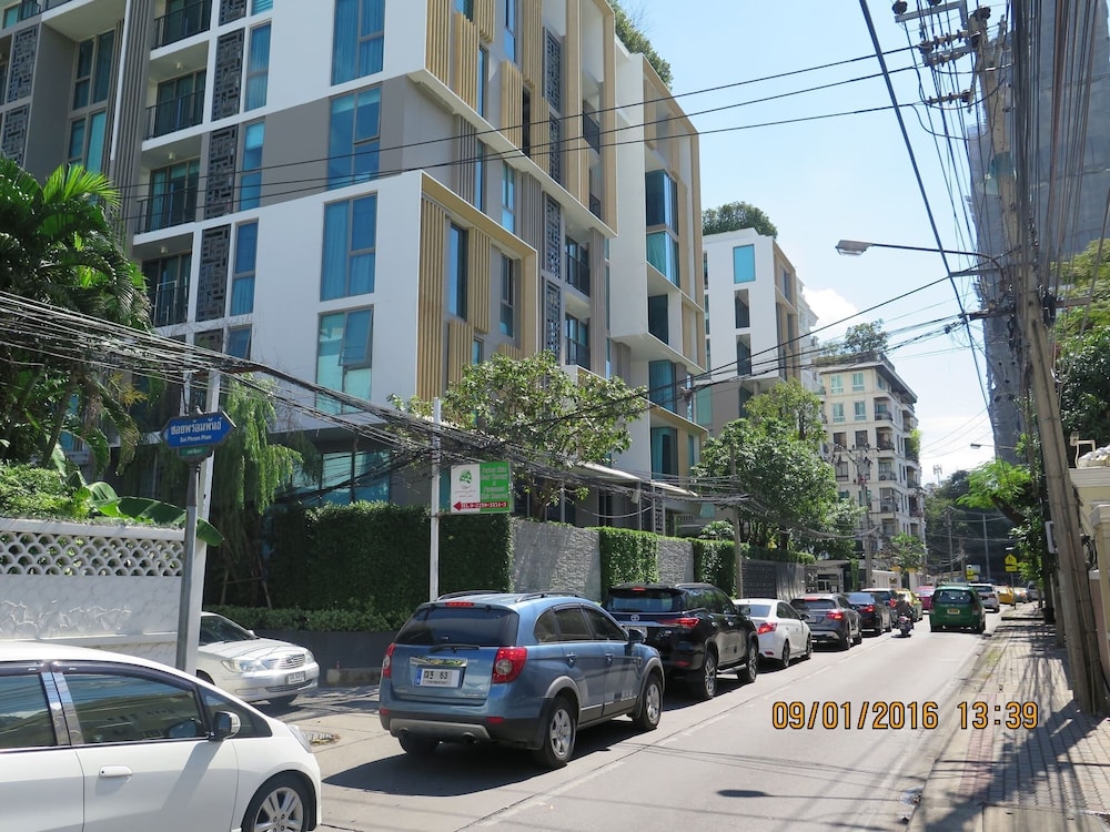 S39- 1 Bedroom Downtown Apt With Balcony and Pool