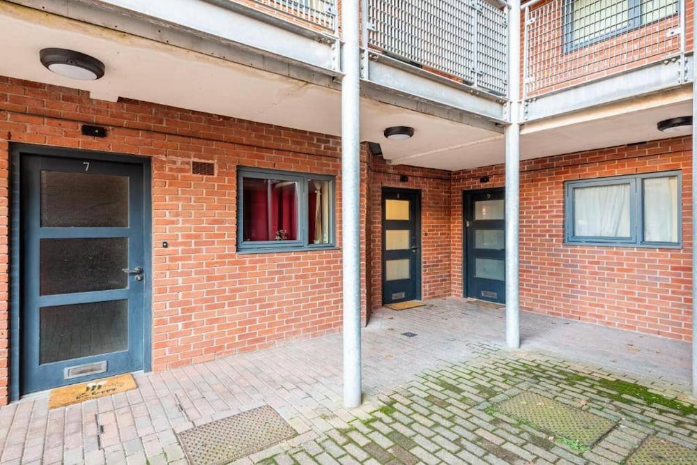 Sheffield Apt-sleeps 4-contractors & Families