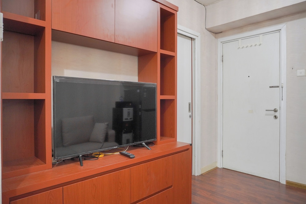2Br Green Pramuka City Apartment Near Shopping Center