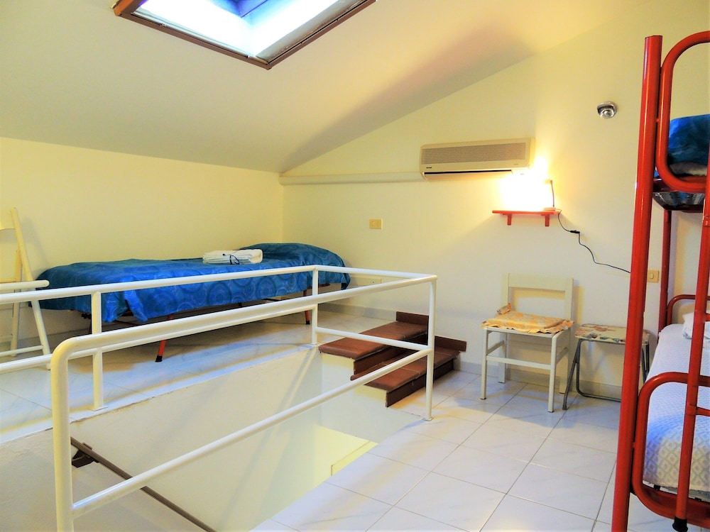 Appartamento Portolongone view 4