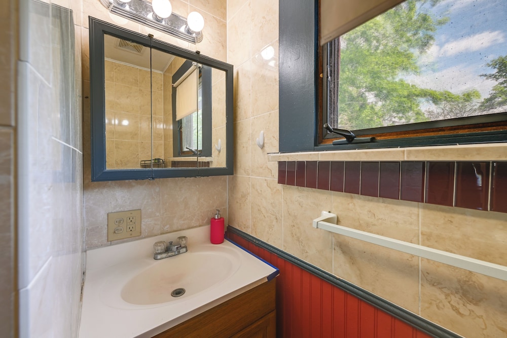 Walk to Cornell University: Charming Duplex!