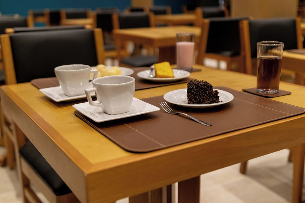 Aira Hotel