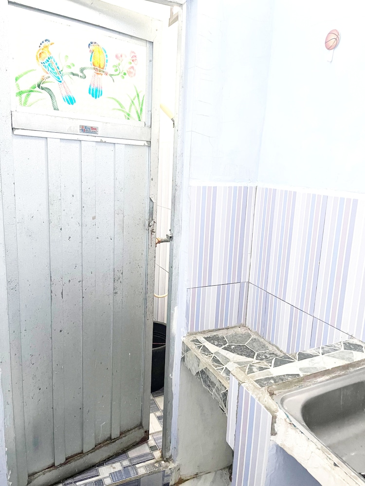 ZELLA KOST & HOMESTAY