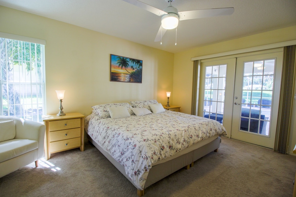 Four Bedroom Comfort  4668 Home by RedAwning view 3