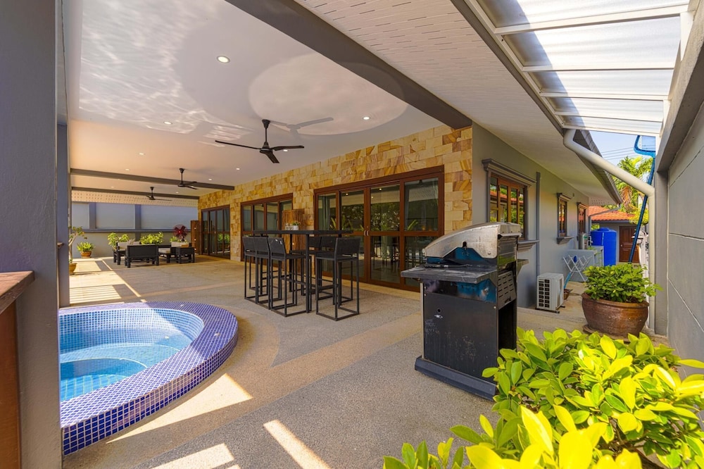 Lovely 3BR Villa in good Location CV3MA