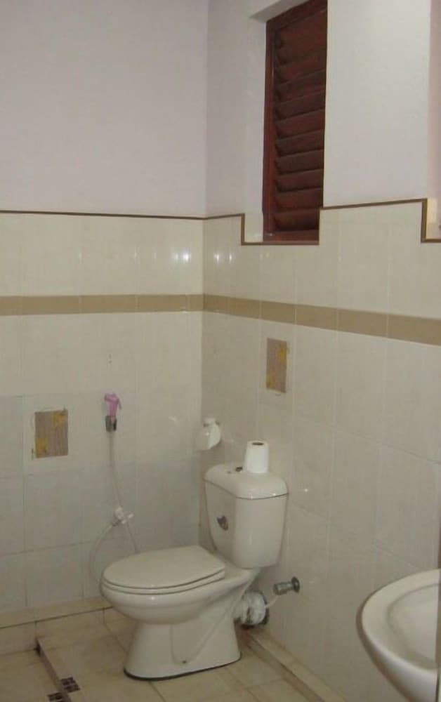 Gayana Hotel
