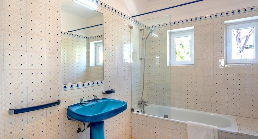 Old Village Area, Your Perfect Vilamoura Getaway, Private Pool, AC & Wifi