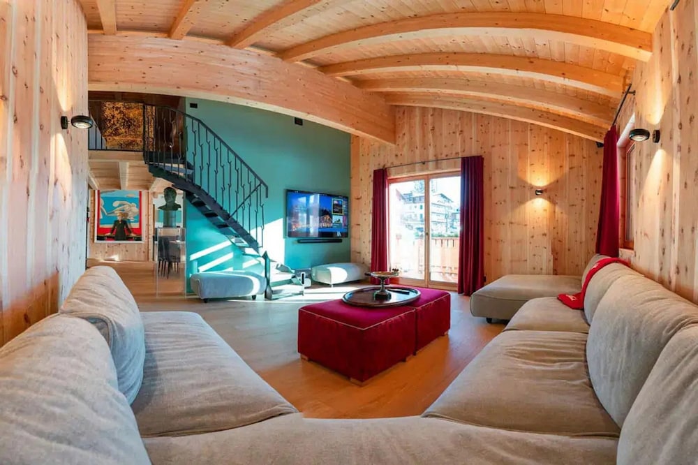 Impeccable 4-bed Villa in Cadin di Sotto photo 4