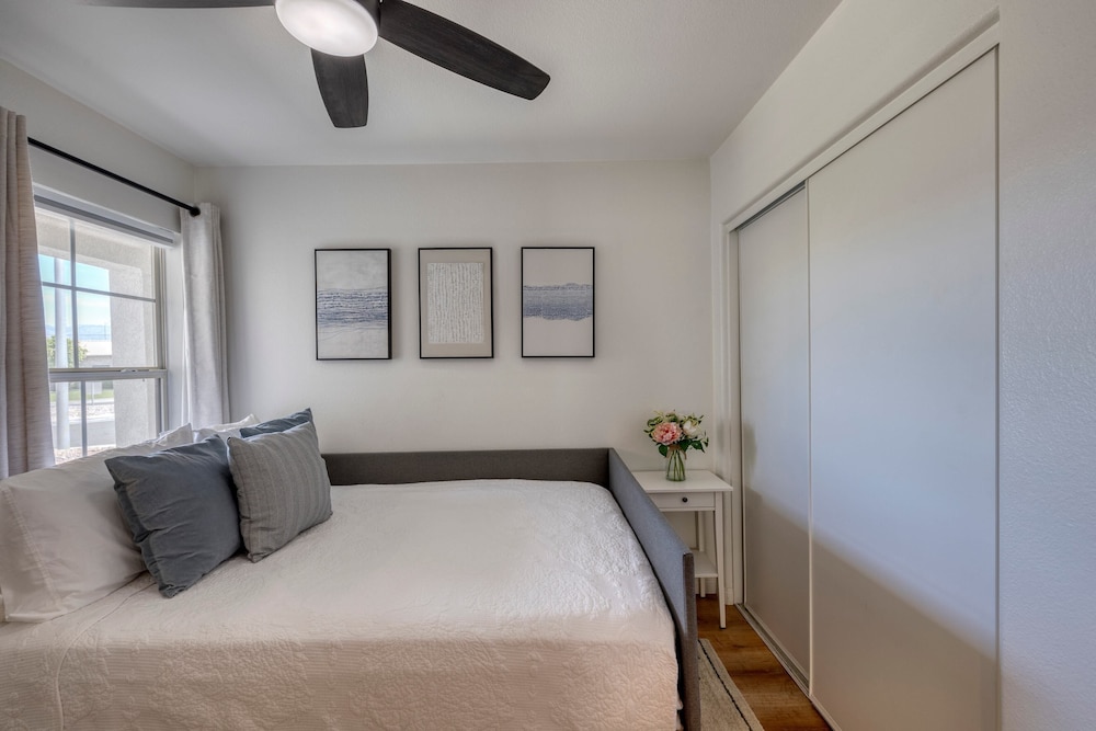 Montego by Avantstay Private Yard w/ Pool & Hot Tub