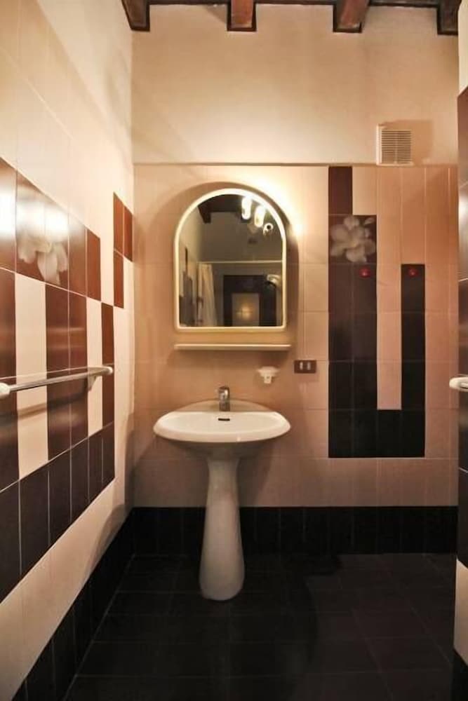 Comfortable Apartment Cavour Square