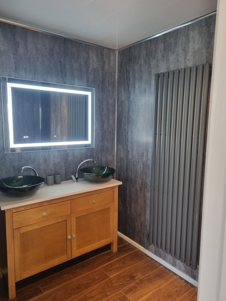 Stunning 1 Bedroom Lodge view 4