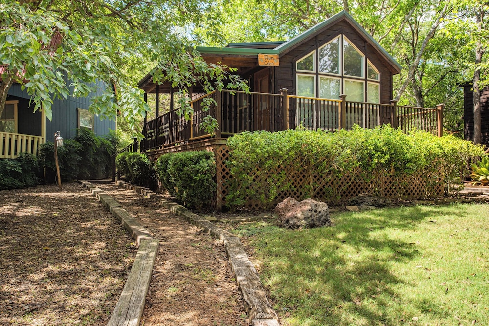 Mendelbaum Winery Guest Cabins