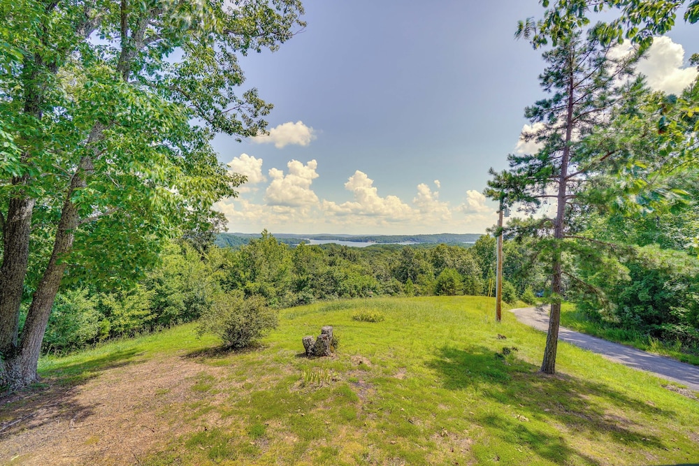 Lake & Mountain Views: Rockwood Cabin on 8 Acres