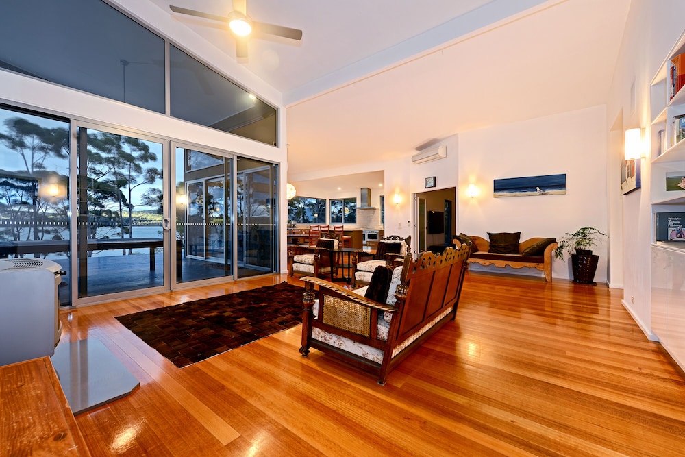Cloudy Bay Lagoon Estate view 5