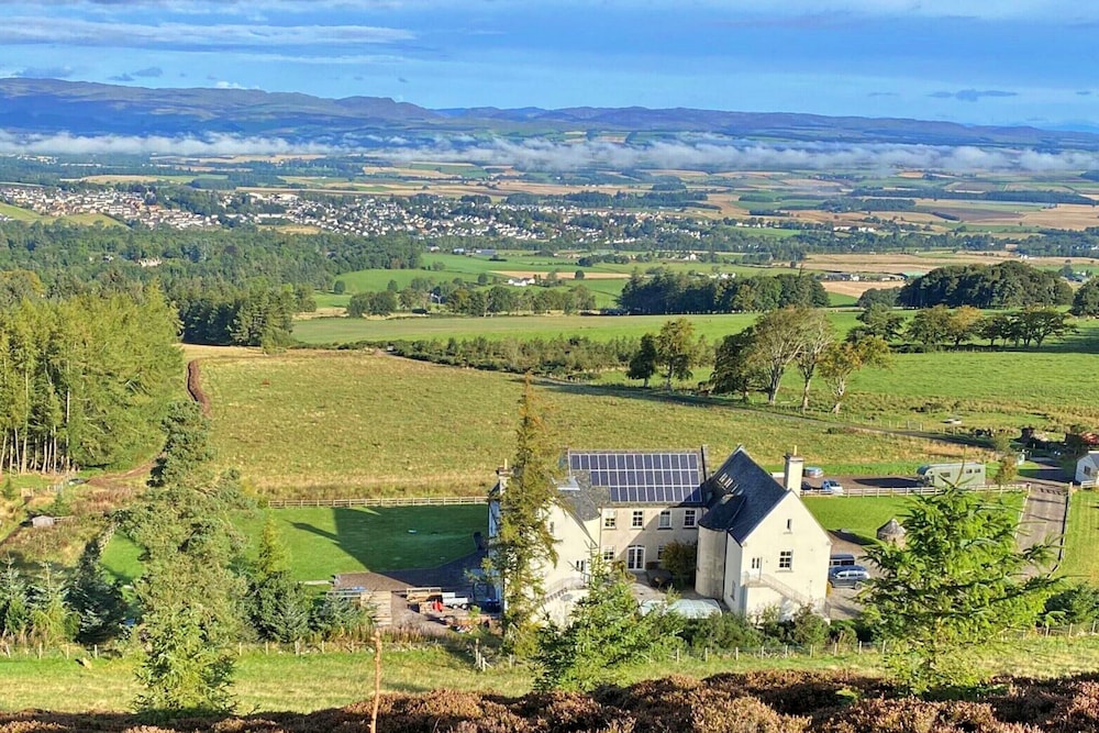 Self-catering Retreat With Pool, hot tub