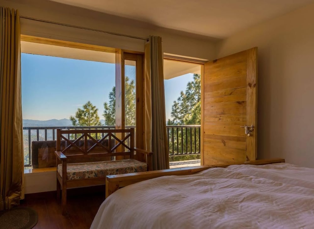 Kasar Rainbow Yoga Retreat