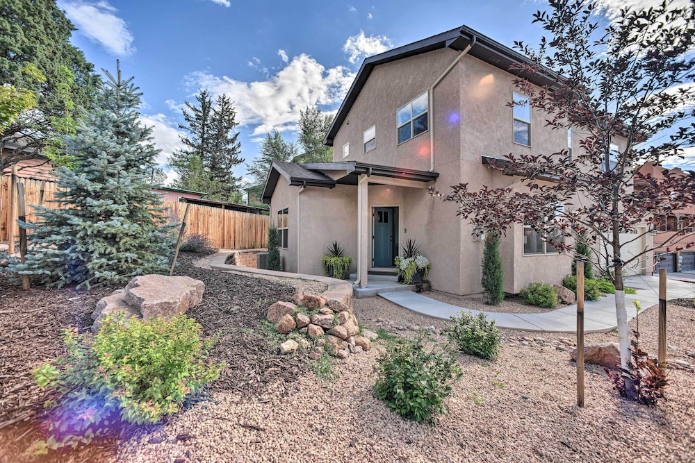 Modern Home w/ Patio Near Garden of the Gods!