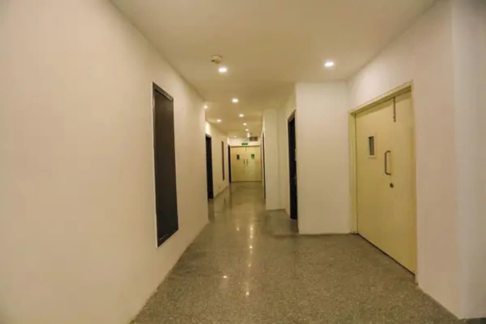 Fabhotel Crown Dx