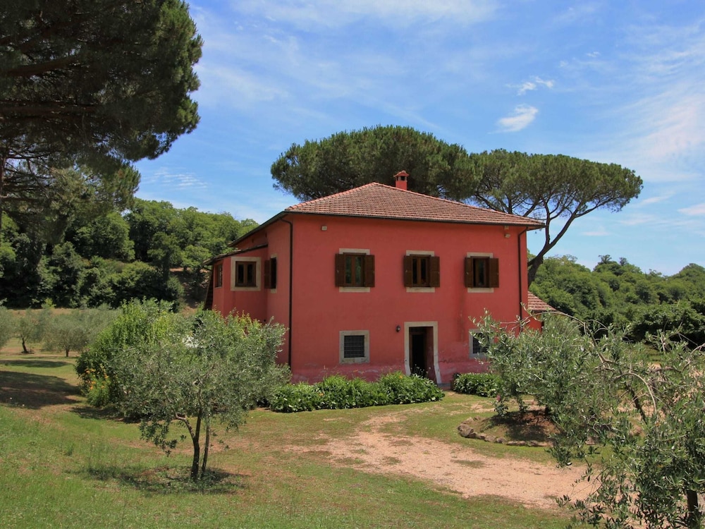 Villa Near Lake Bracciano With Pool en Manziana