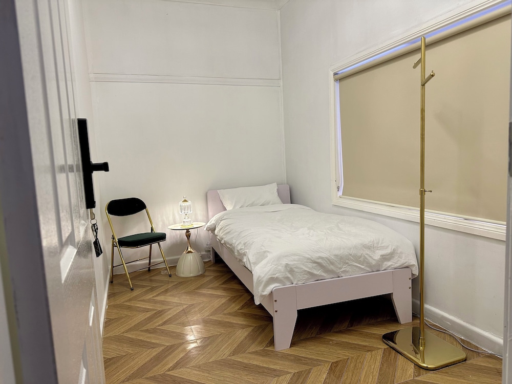 Modern Vintage Single & King size Rooms