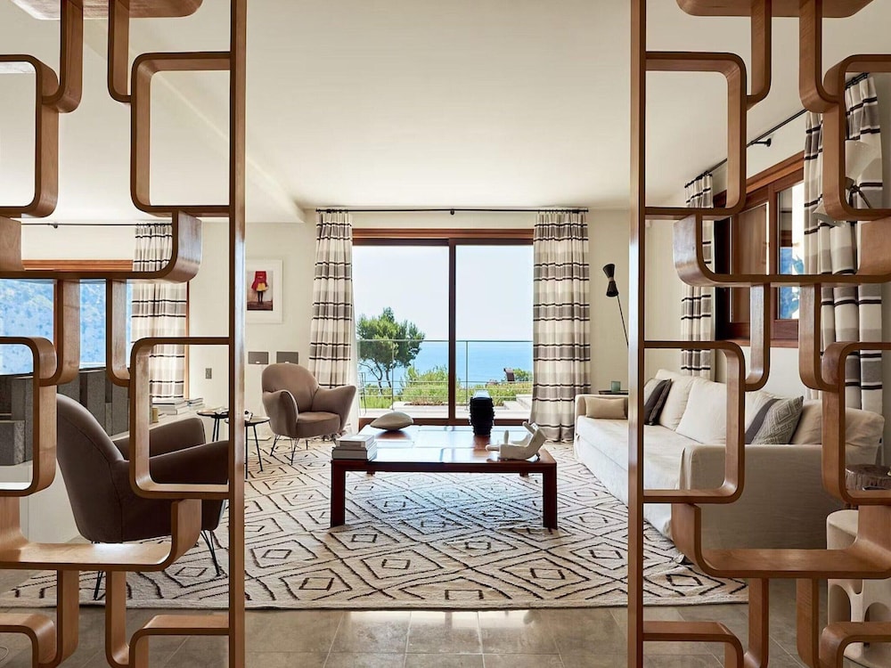 Magnificent Villa in Luxurious Retreat