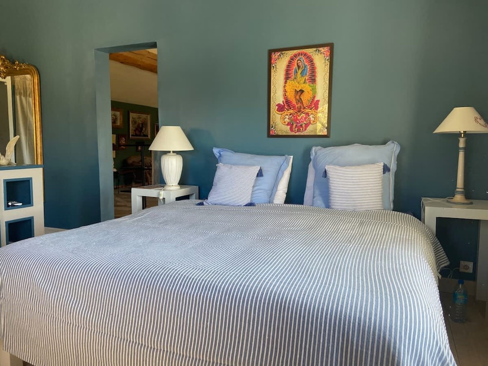 Large Air-conditioned Villa in Arles