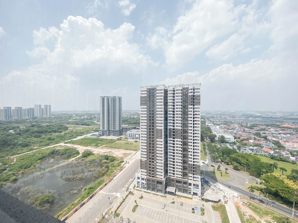 Simple And Bright 3Br At Meikarta Apartment