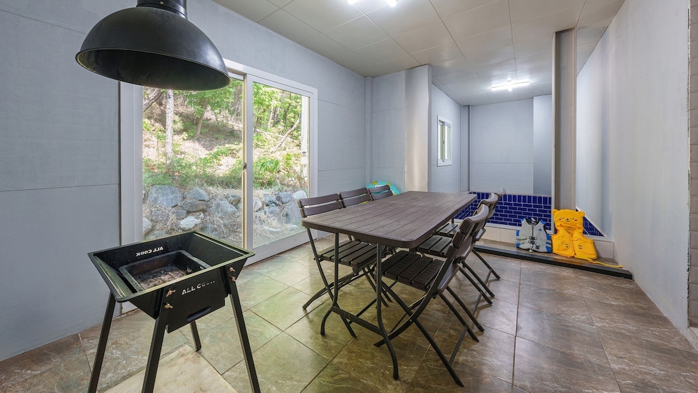 Gyeongju Ain Kids Pool Villa