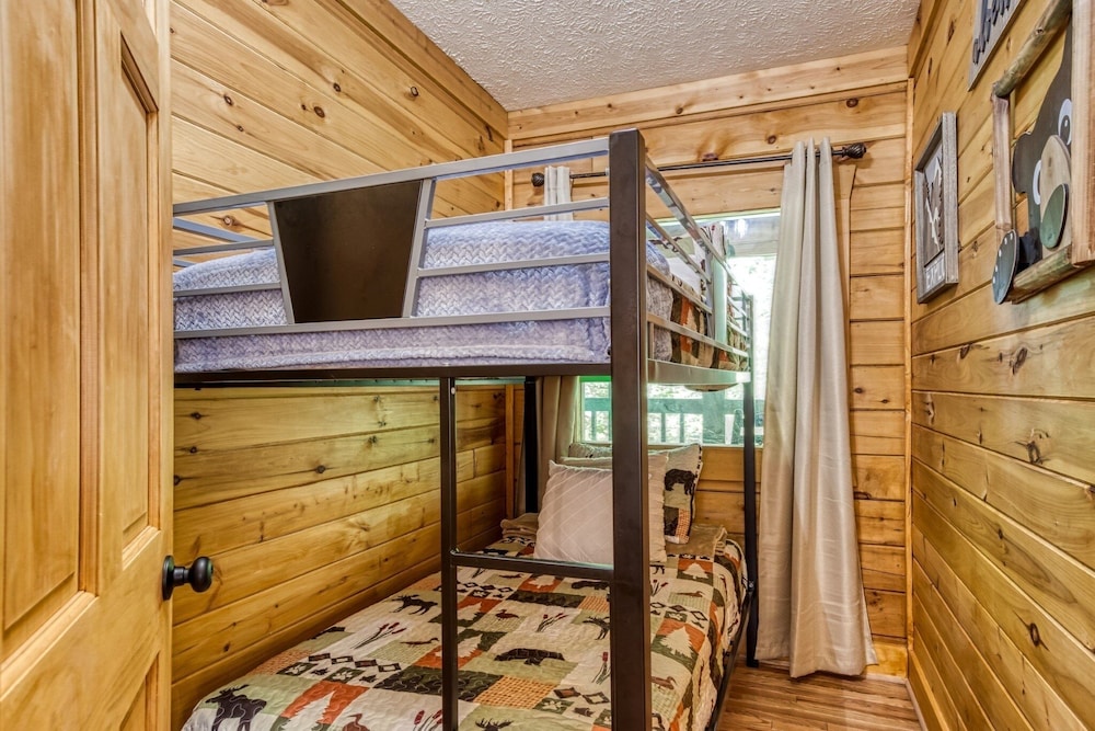 Er80 - Can't Bear To Leave 2 Bedroom Cabin