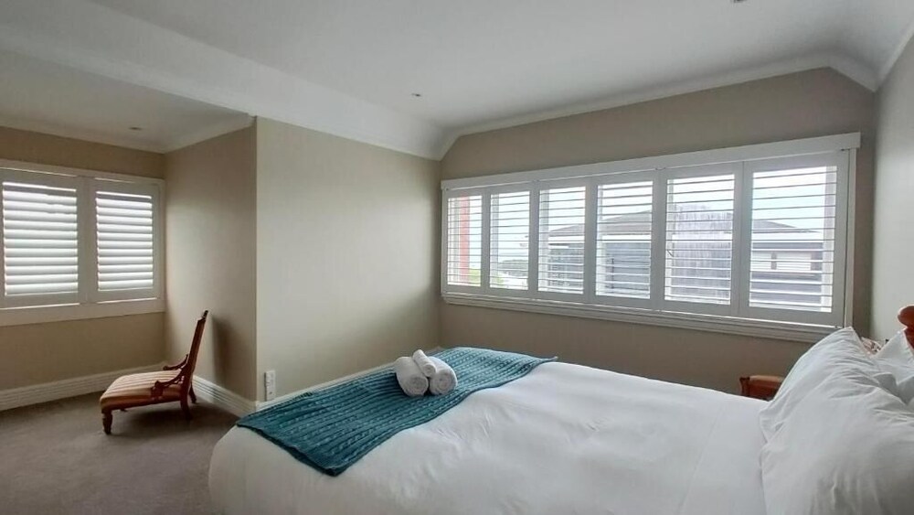 3min to beach 4 bedroom villa