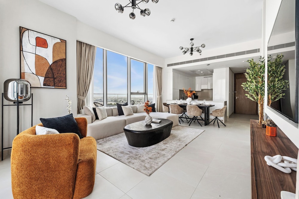 2BR M Water Views Near Downtown