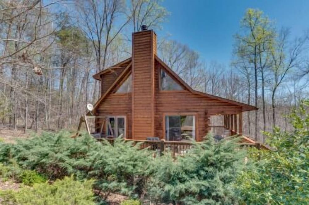 Horseshow Hideaway - Pet Friendly Cabin, 7 Minutes to TIEC - Property Image 7